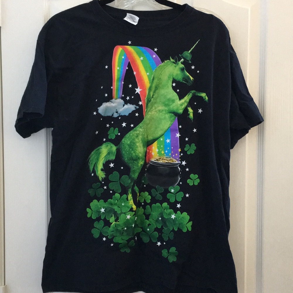 FINAL MARKDOWN St patties unicorn tee large